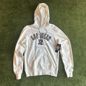 New Era Men's Size Small Las Vegas Raiders Sideline Chrome Pullover Hoodie Cream